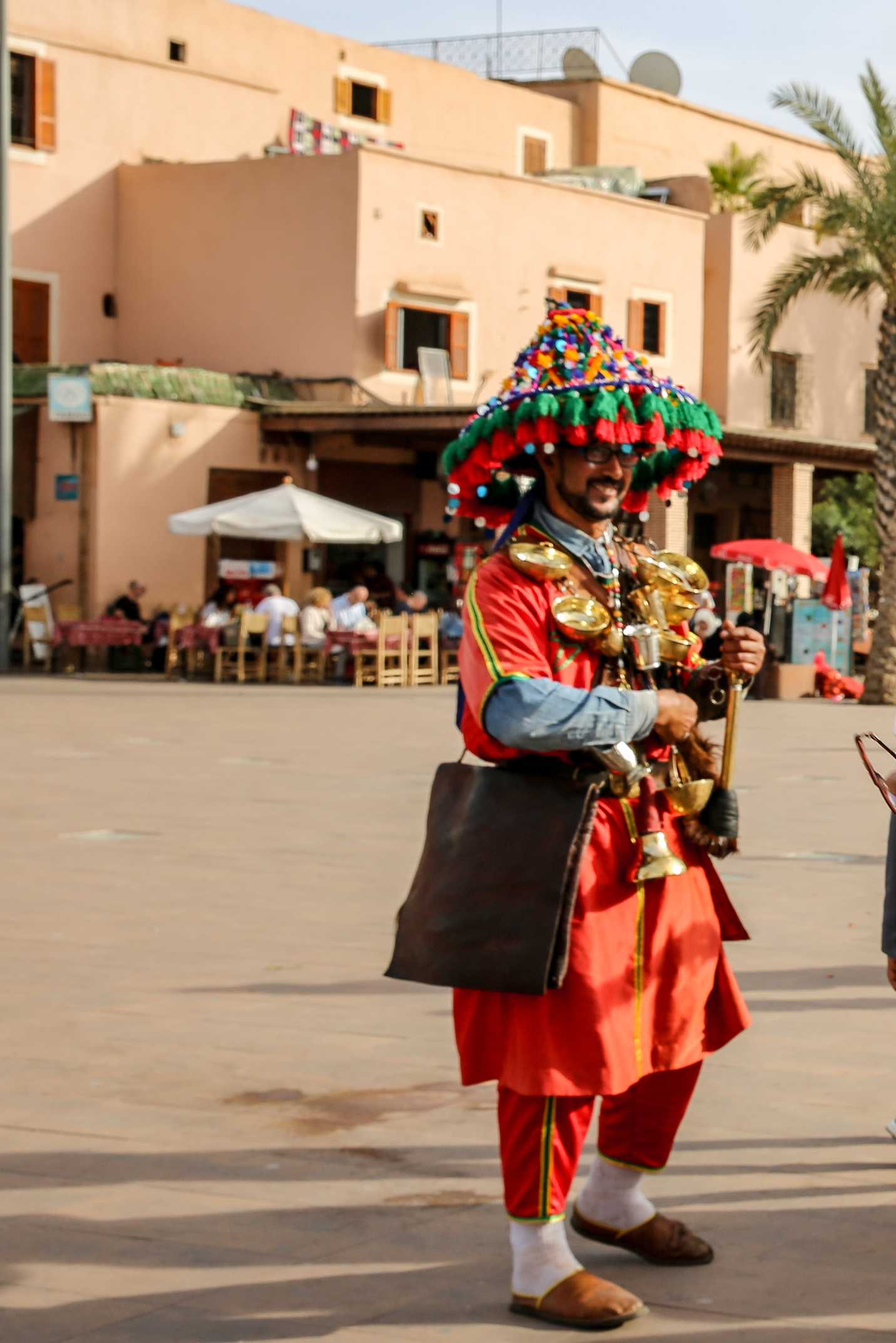 Entertainer encouraging tourists to take photos
